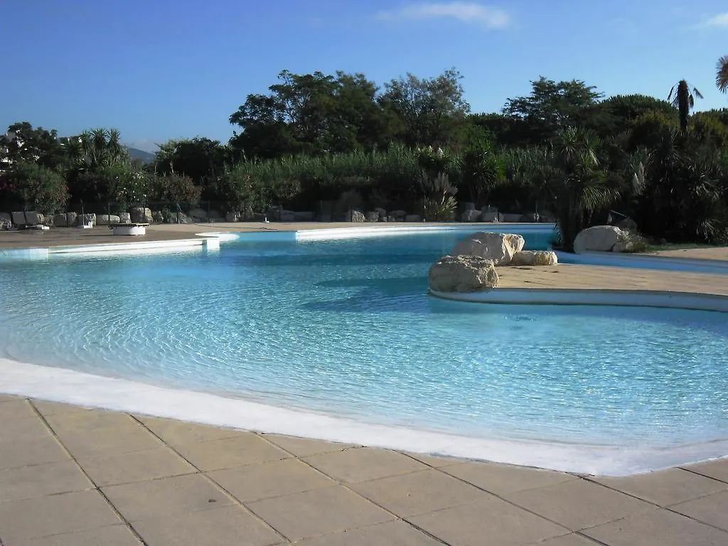 Aparthotel Echappee Bleue Immobilier - Les Marines Cogolin 2*,